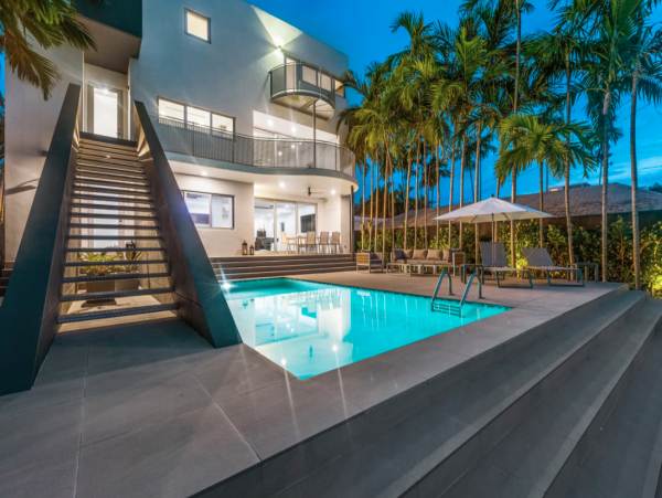 Miami Waterfront Luxury Villa - 4 Bedrooms Boater`s Retreat with Gym & Pool